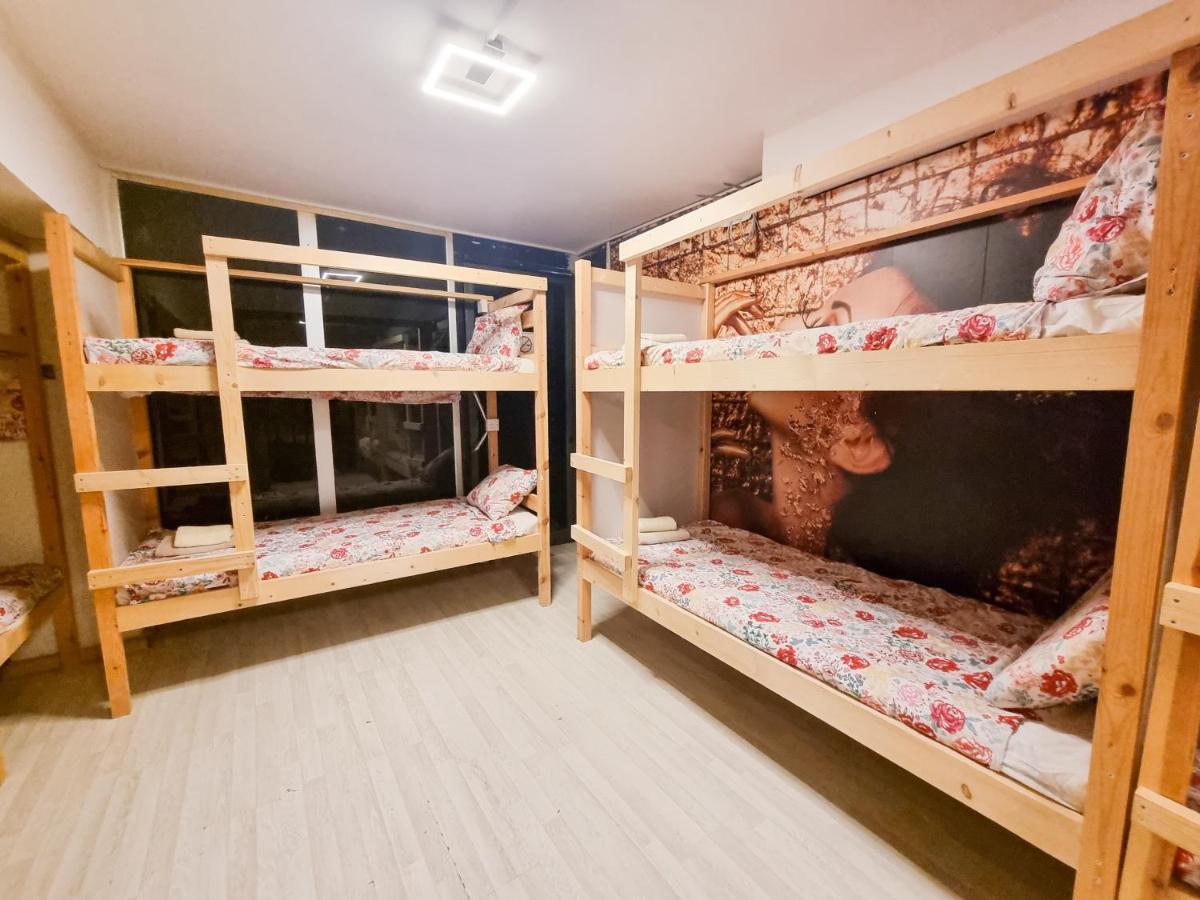 Unique City Hostel 100 Meters From Beach Ларнака Екстер'єр фото