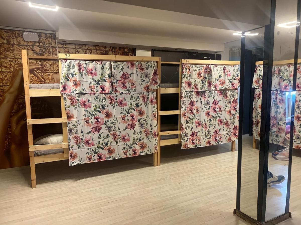 Unique City Hostel 100 Meters From Beach Ларнака Екстер'єр фото