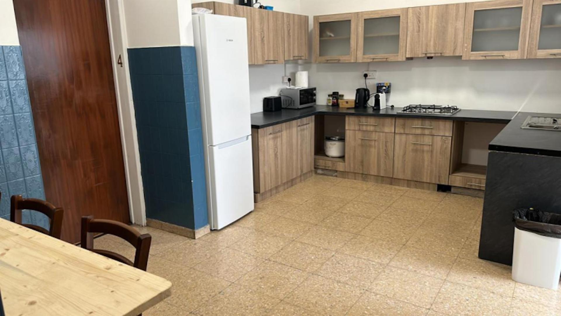 Unique City Hostel 100 Meters From Beach Ларнака Екстер'єр фото